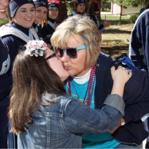 senm rachel kissing mom13